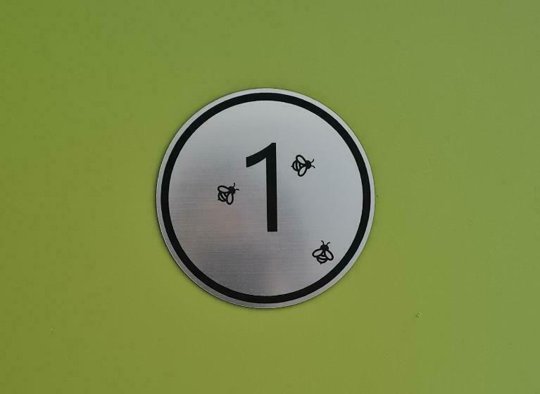 تختخواب و صبحانه Nona Bb