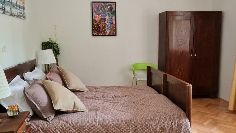 تختخواب و صبحانه Nona Bb