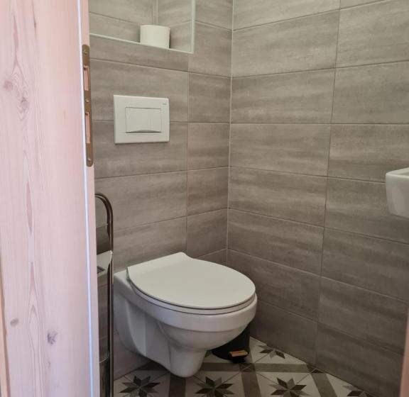 تختخواب و صبحانه Nona Bb