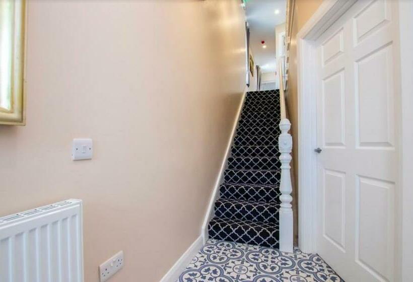 مبيت وإفطار Station 36