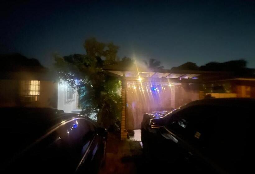 Miami Vibes Hostel Like Shared Room