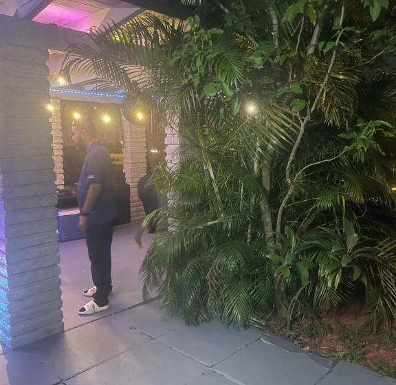 Miami Vibes Hostel Like Shared Room