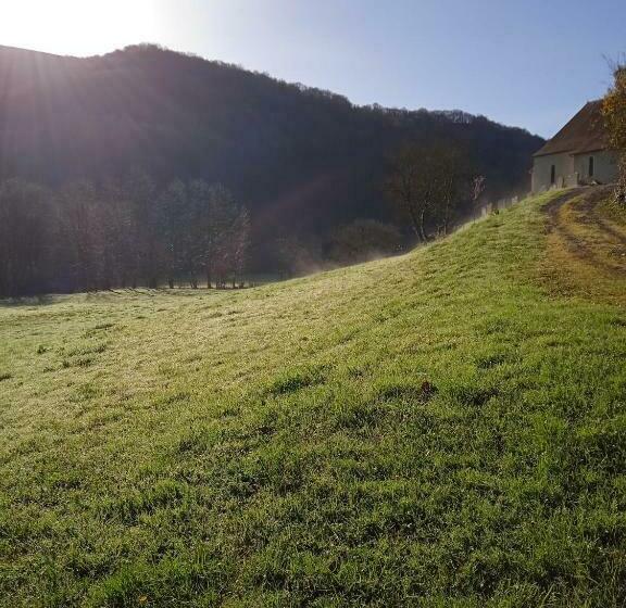 פנסיון Abury, Tables Et Chambres , Randos Et Bien être à La Montagne