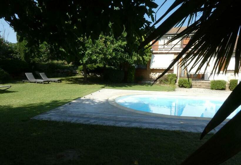 بنسيون Iaorana