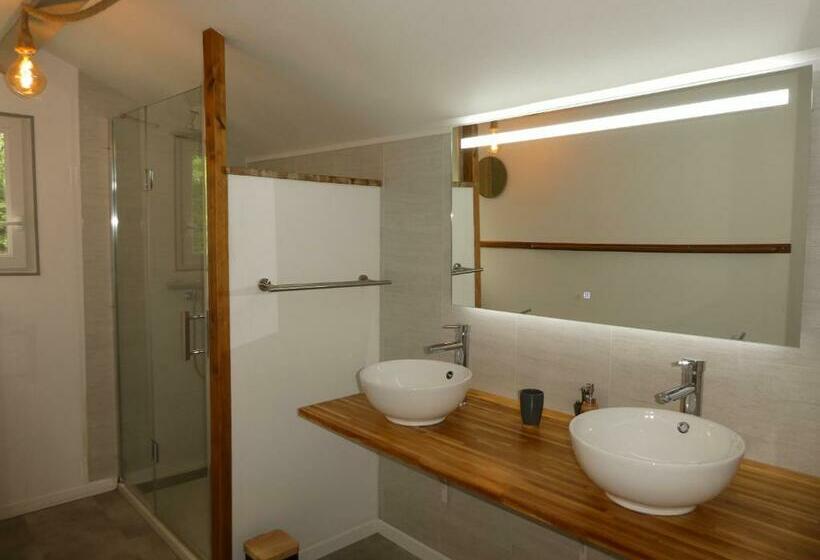 بنسيون Iaorana