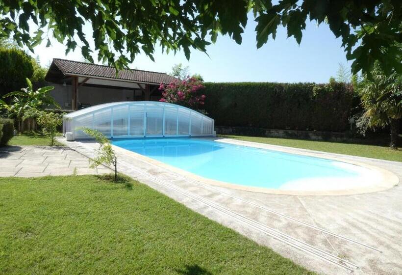 بنسيون Iaorana