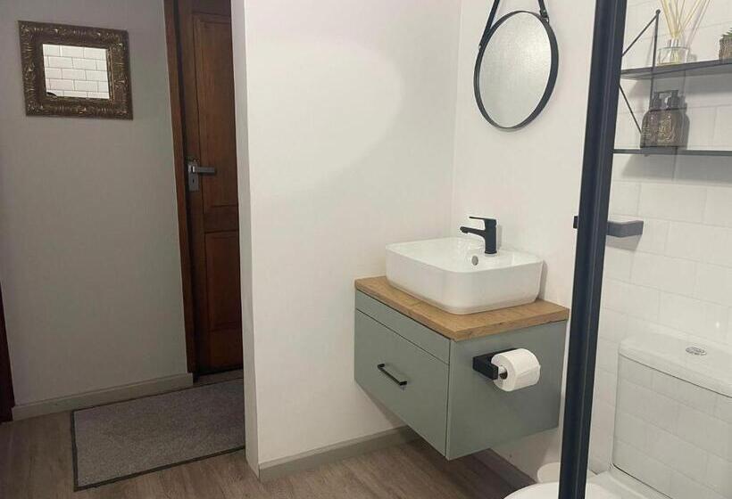 پانسیون Lazydaze Point