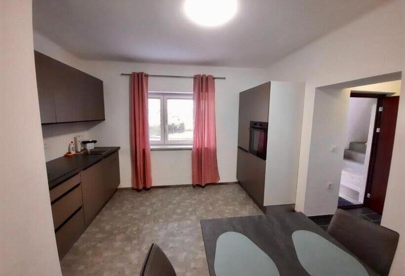 پانسیون Rooms Optim