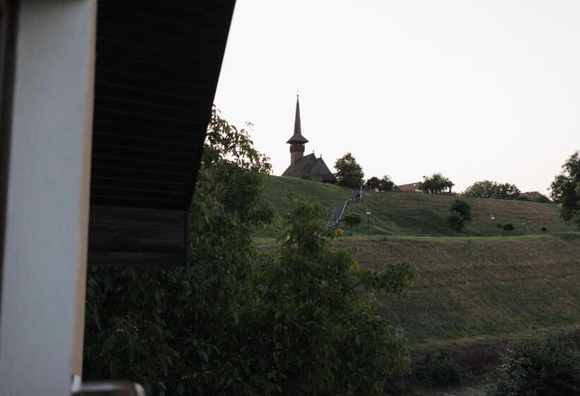 פנסיון The Corner50