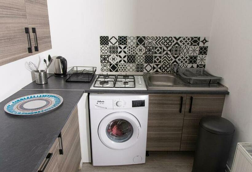 بنسيون Le St Honore