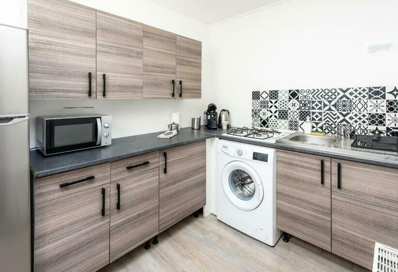 بنسيون Le St Honore