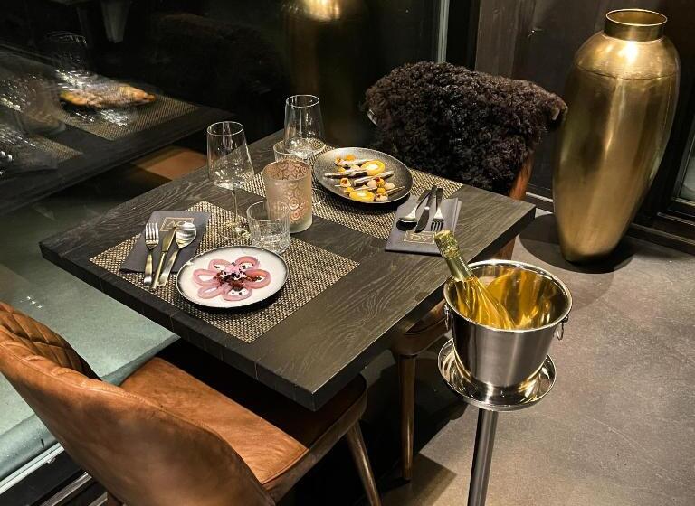 Aurora Queen Resort Igloos