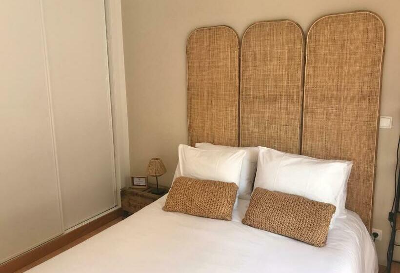 민박 Cosy Room With Bathroom And Private Access