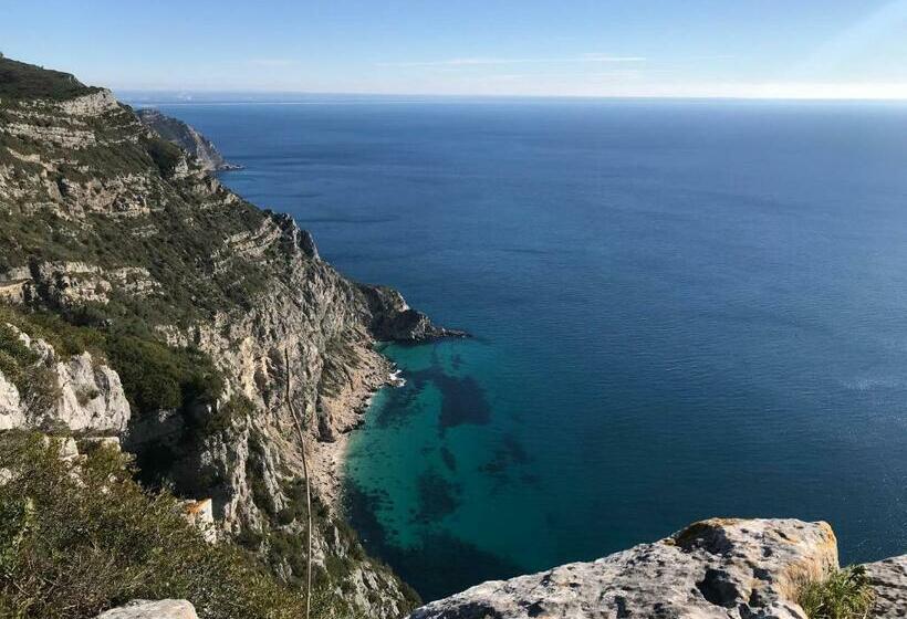 민박 Cosy Room With Bathroom And Private Access