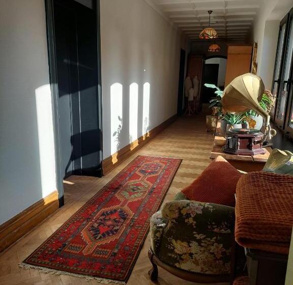 ベッドアンドブレックファースト La Posterie