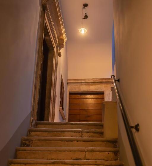 ベッドアンドブレックファースト La Rondine