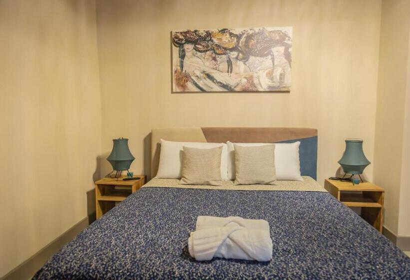 ベッドアンドブレックファースト La Rondine