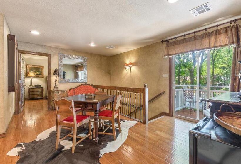 مبيت وإفطار The Funky Monkey Inn