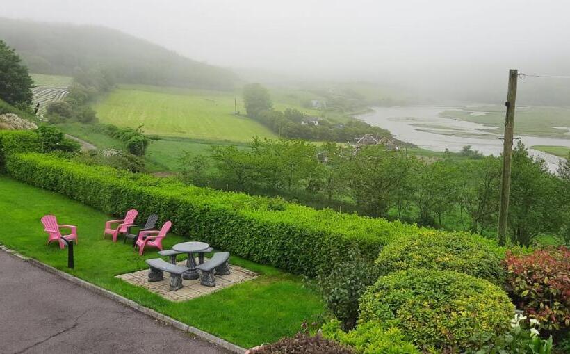 Bridgeview Farmhouse Bed And Breakfast