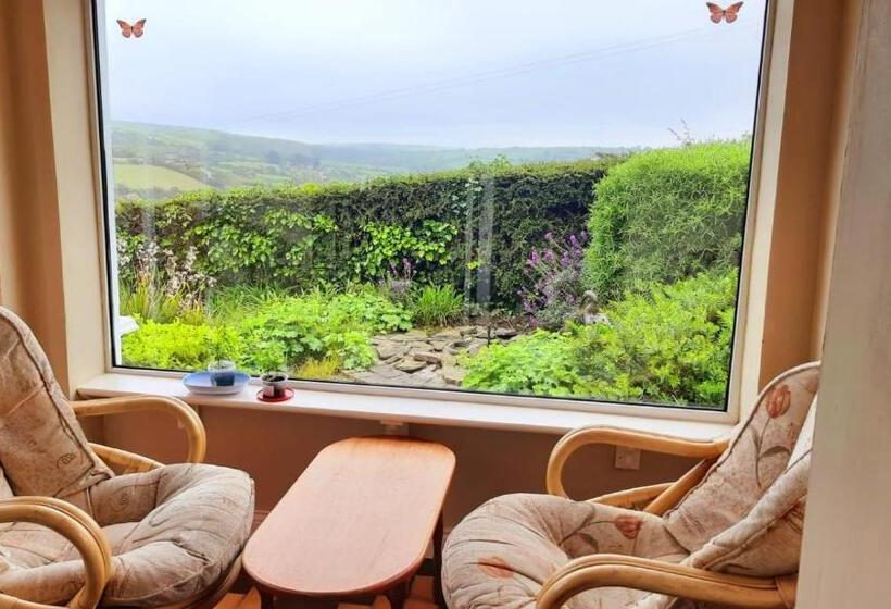 Bridgeview Farmhouse Bed And Breakfast