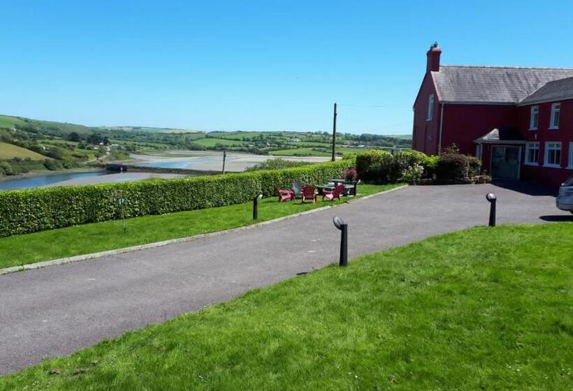 Bridgeview Farmhouse Bed And Breakfast