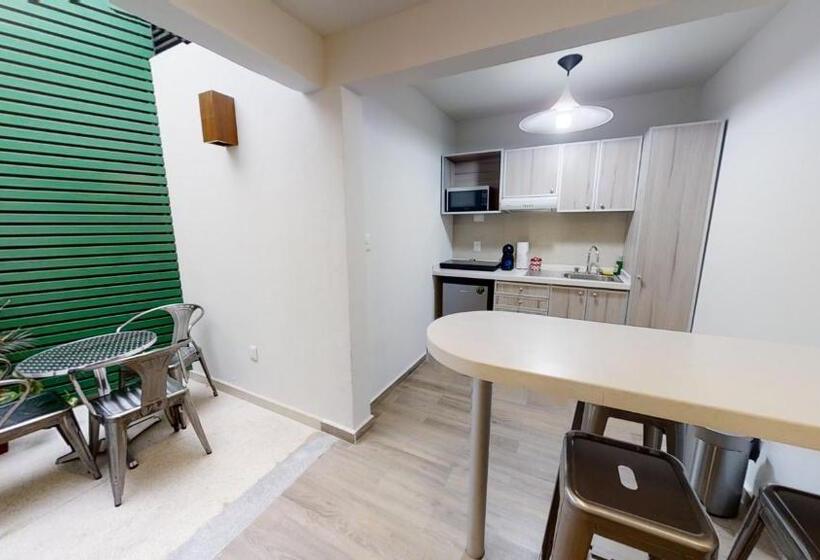 ホテル Tokio Suites