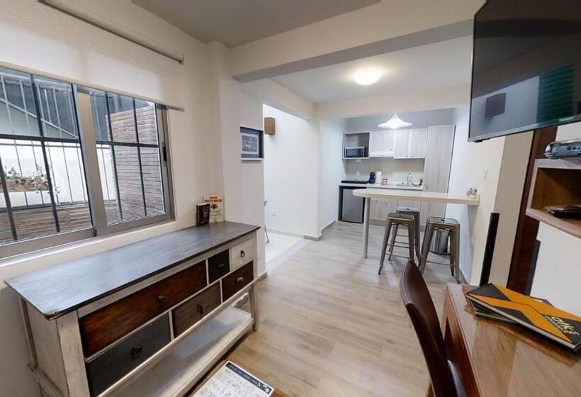 ホテル Tokio Suites