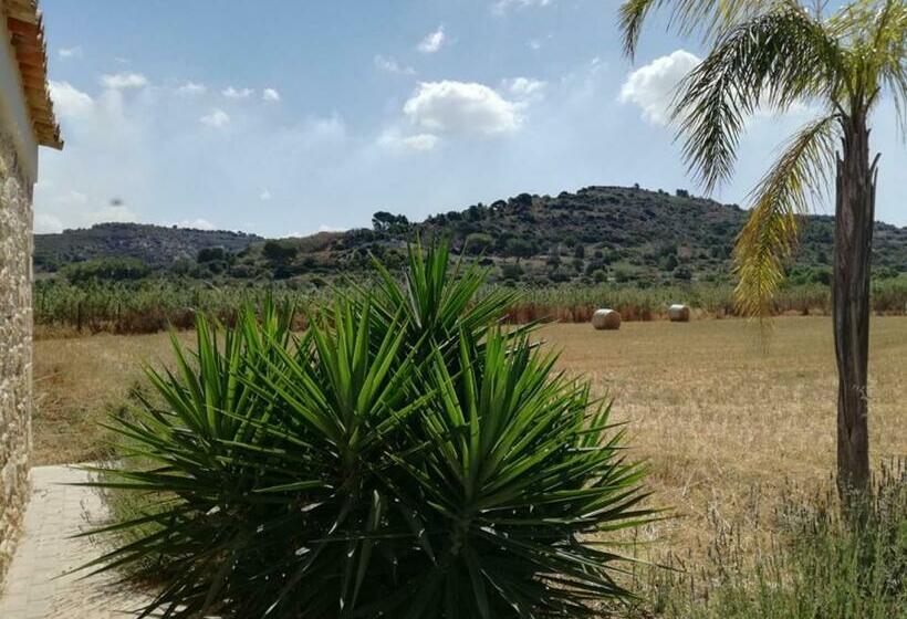 פנסיון Bramasole Charming House