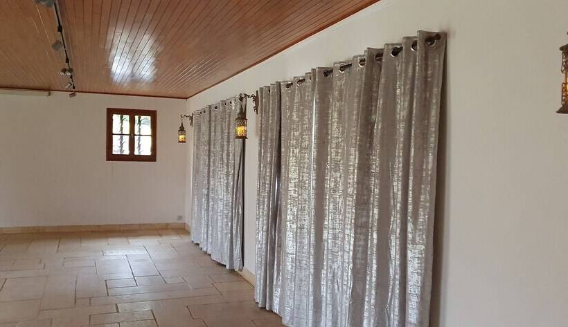 بنسيون Domaine Du Cardou