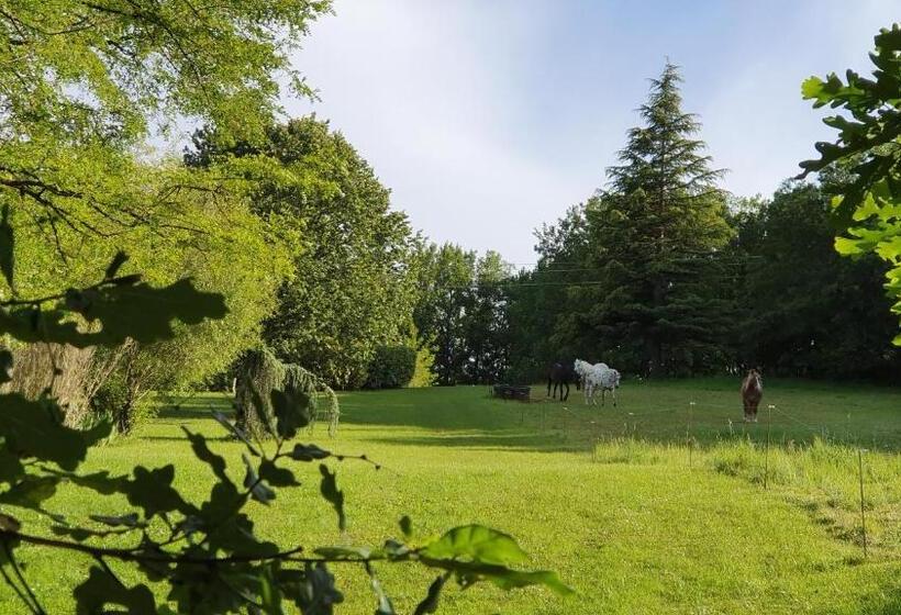 بنسيون Domaine Du Cardou