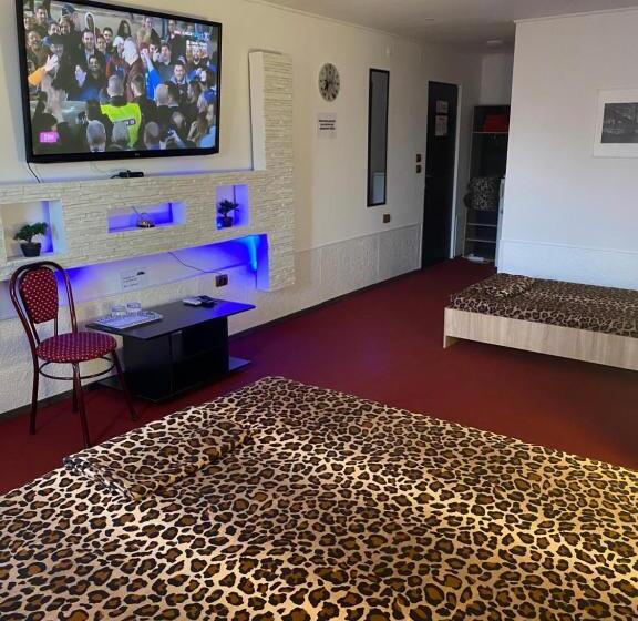 פנסיון Karra Hotels