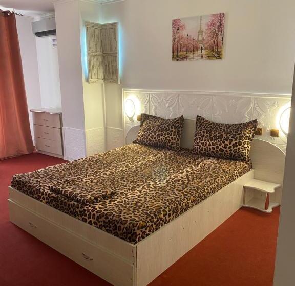 פנסיון Karra Hotels