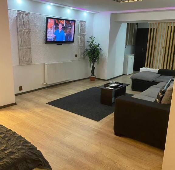 פנסיון Karra Hotels