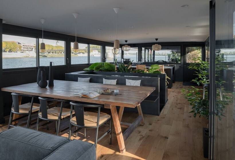 膳宿费 La Peniche   Bed And Bicycle   Tournon