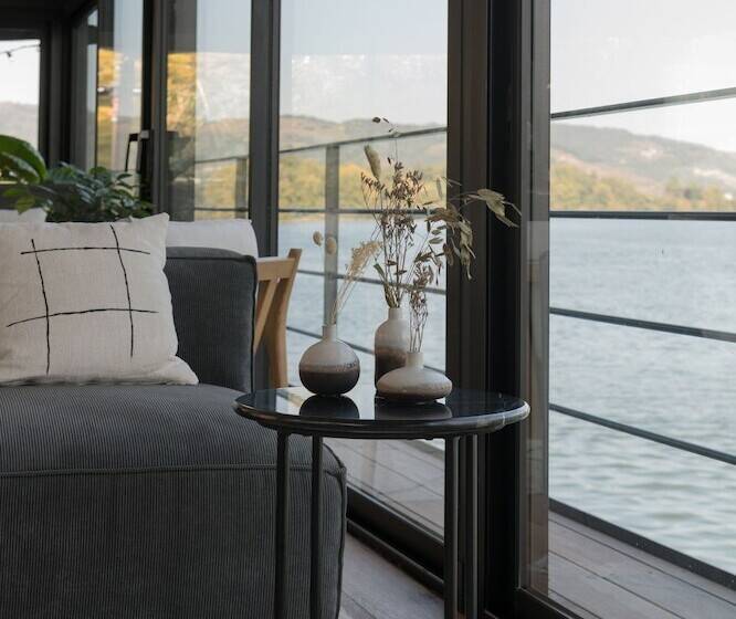 膳宿费 La Peniche   Bed And Bicycle   Tournon