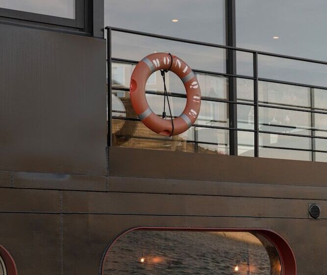 膳宿费 La Peniche   Bed And Bicycle   Tournon