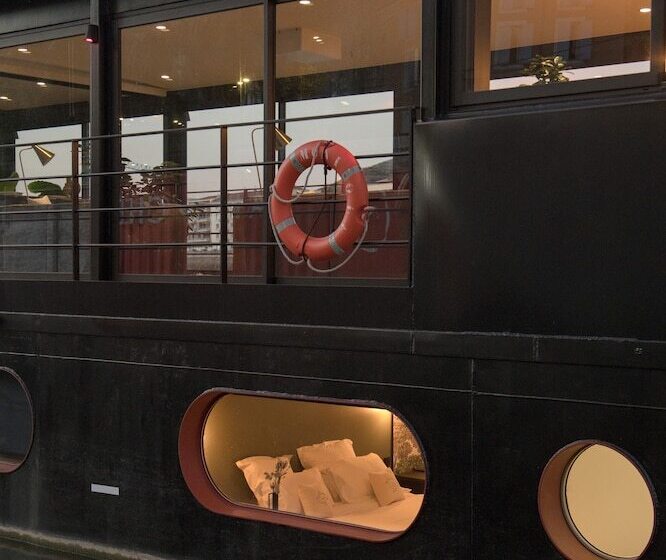 膳宿费 La Peniche   Bed And Bicycle   Tournon