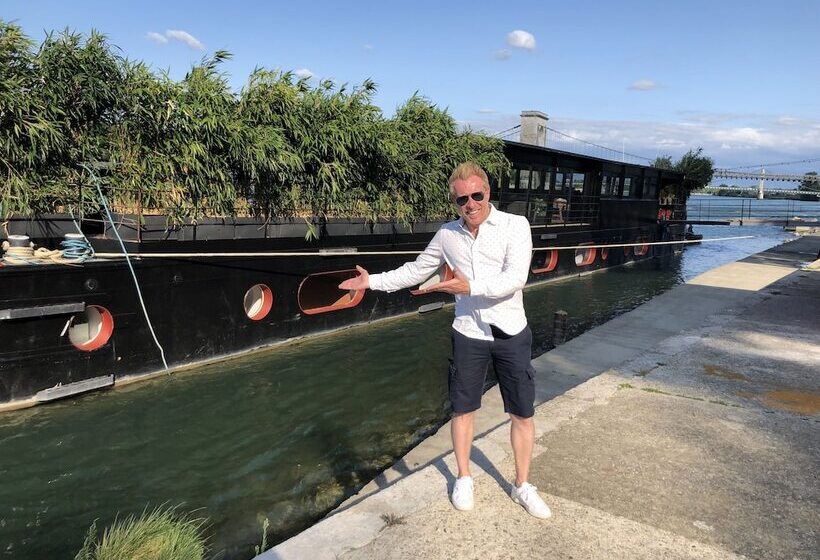 膳宿费 La Peniche   Bed And Bicycle   Tournon