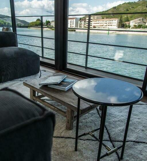 膳宿费 La Peniche   Bed And Bicycle   Tournon