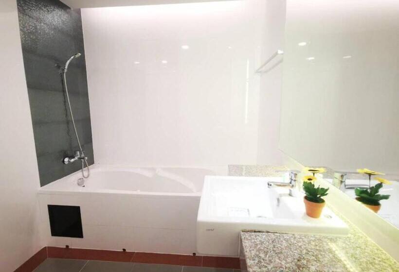 Private 111 Square Meters 2 Bedrooms City Chiangmai