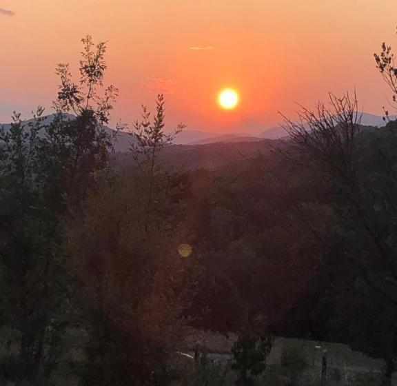 مبيت وإفطار Domaine De Montbarri