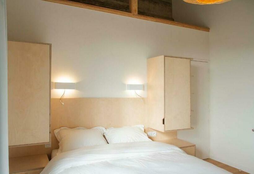 تختخواب و صبحانه Une Chambre à L Economat