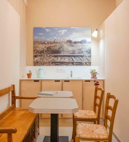 تختخواب و صبحانه Une Chambre à L Economat