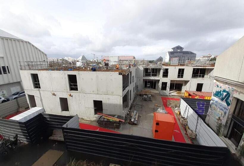 تختخواب و صبحانه Une Chambre à L Economat