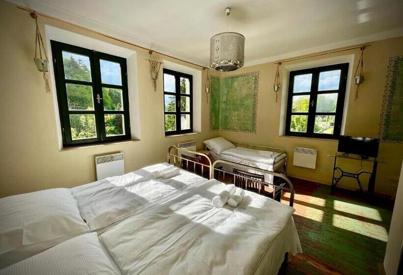 בית מלון כפרי Haraburdi® Recyclart