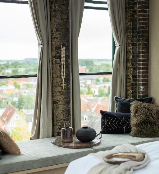 هتل The Clock Tower