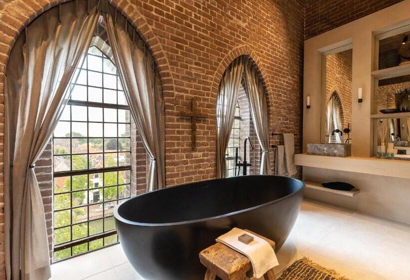 هتل The Clock Tower