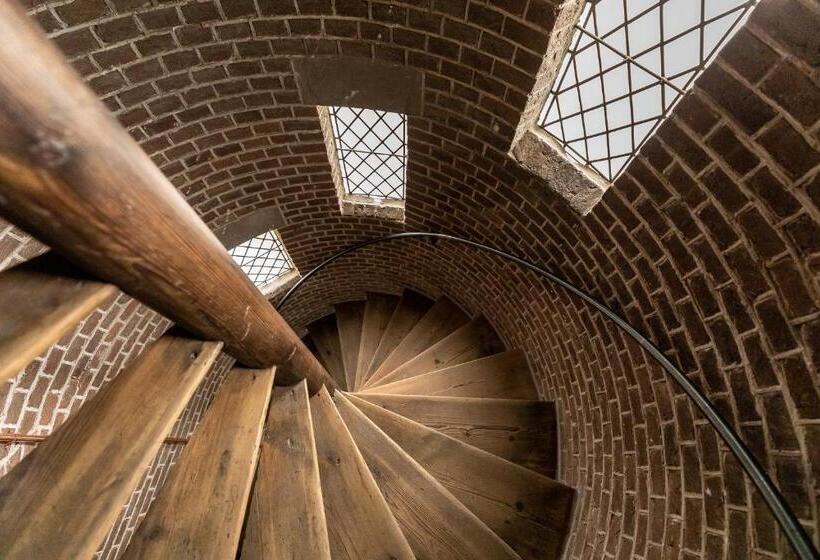 هتل The Clock Tower