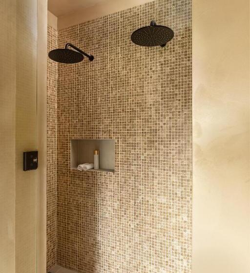 هتل The Clock Tower