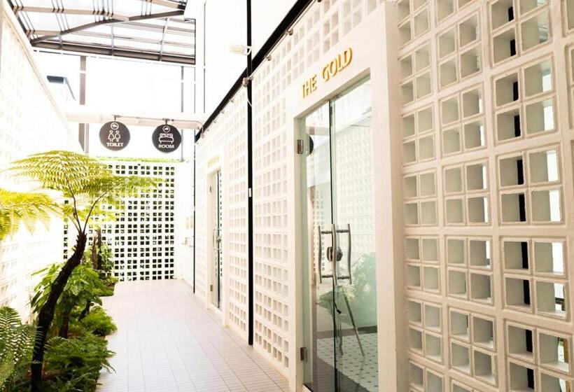 فندق The Gold Living Life